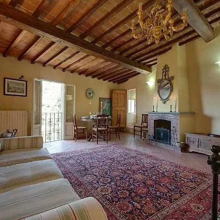 Elegante In Collina